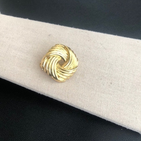 Vintage Gold Tone Brooch - Picture 1 of 3